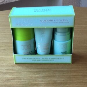 Item Beauty Cleans Up WellSkincare Set